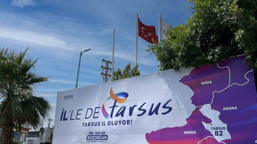 Tarsus Belediyesinden dikkat çekici pankart: "Tarsus il oluyor"