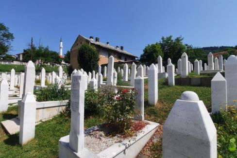 Trakya Üniversitesi’nden İzzetbegoviç’in kabrine ziyaret