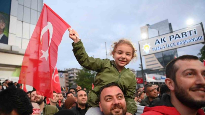 Tuzla’da seçim zaferi coşkuyla kutlandı