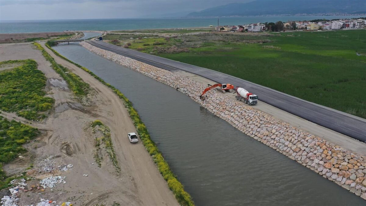 ULKU YOLUNDA SICAK ASFALT SERIMI BASLADI - Marmara Bölge: Balıkesir Son Dakika Haberleri ile Hava Durumu