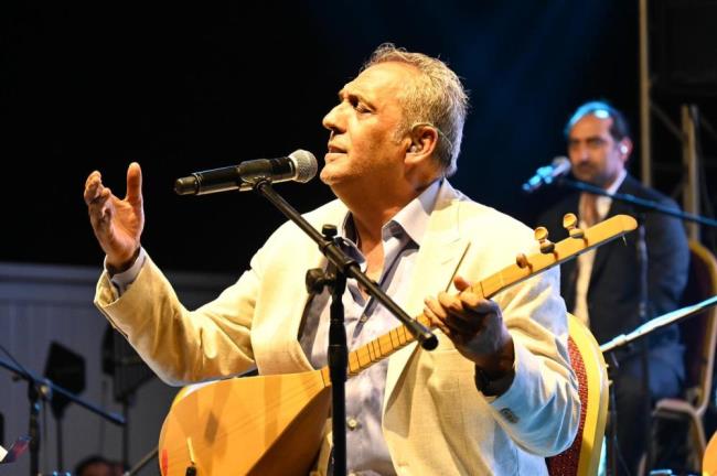 YAVUZ BINGOL OSMANIYEDE DEPREMZEDELERE KONSER VERDI - Marmara Bölge: Balıkesir Son Dakika Haberleri ile Hava Durumu