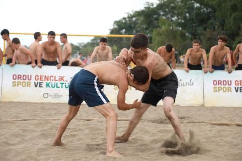 Ordu’da plajda yapılan spor