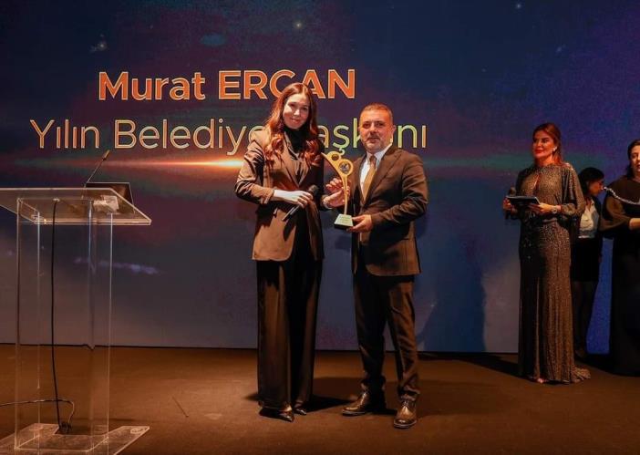 Yılın belediye başkanı ödülü Sincan Belediye Başkanı Murat Ercan’a