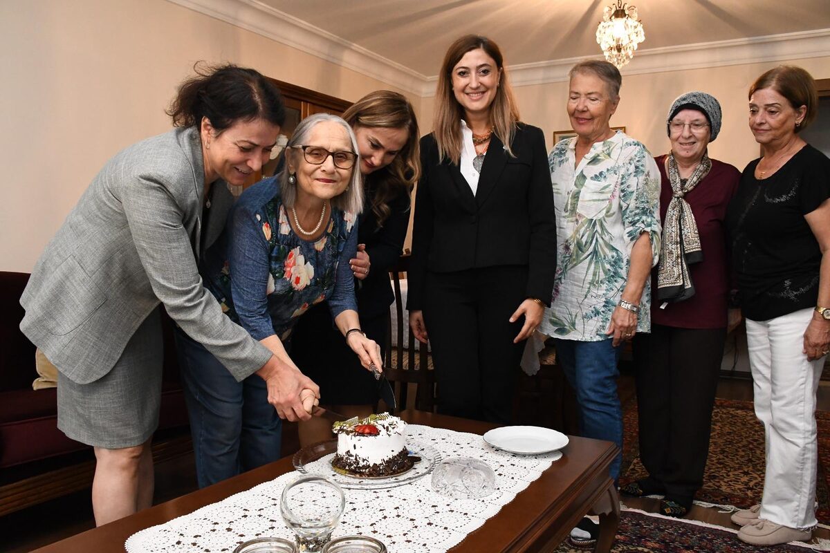 Büyükşehir Belediyesi’nden Anlamlı Ziyaret: Yaşlılar Günü’nde Huzurevi Sakinleri Unutulmadı