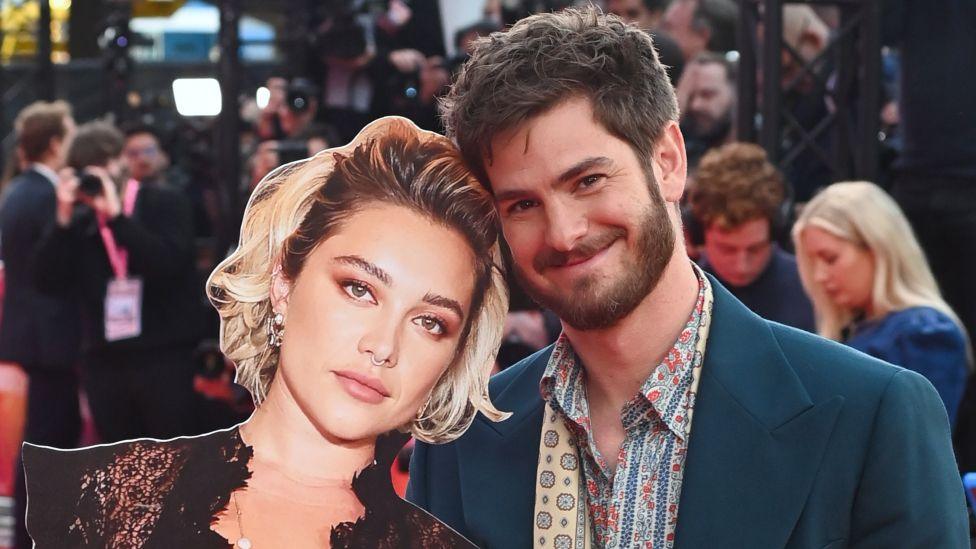 Andrew Garfield’dan Şaşırtan Kırmızı Halı Hamlesi: Florence Pugh’un Maketiyle Gündem Oldu!