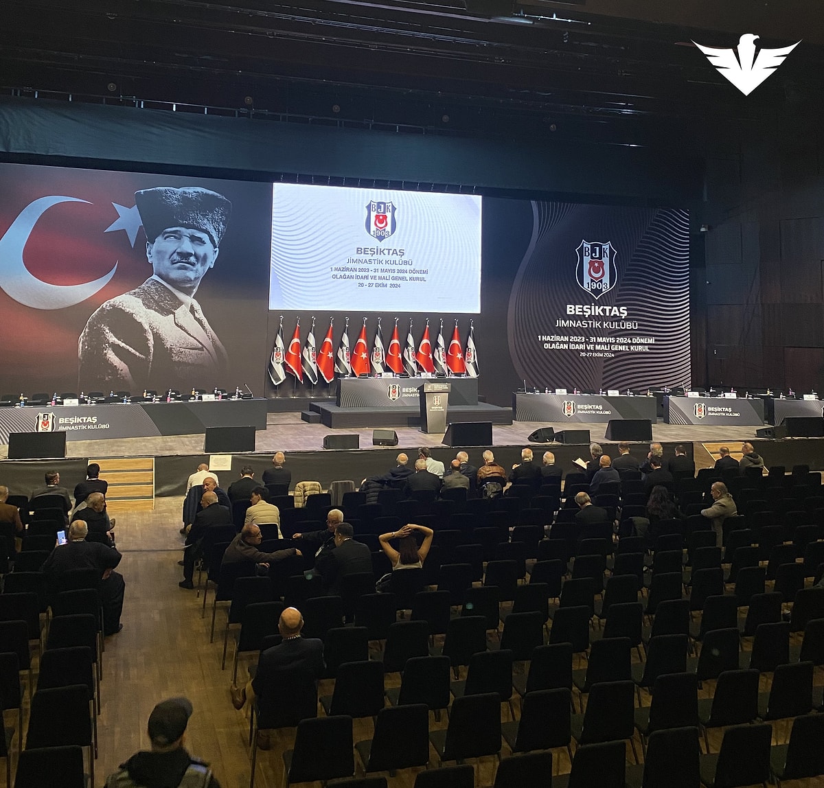 Beşiktaş Genel Kurul Toplantısı’nda Kavga Çıktı