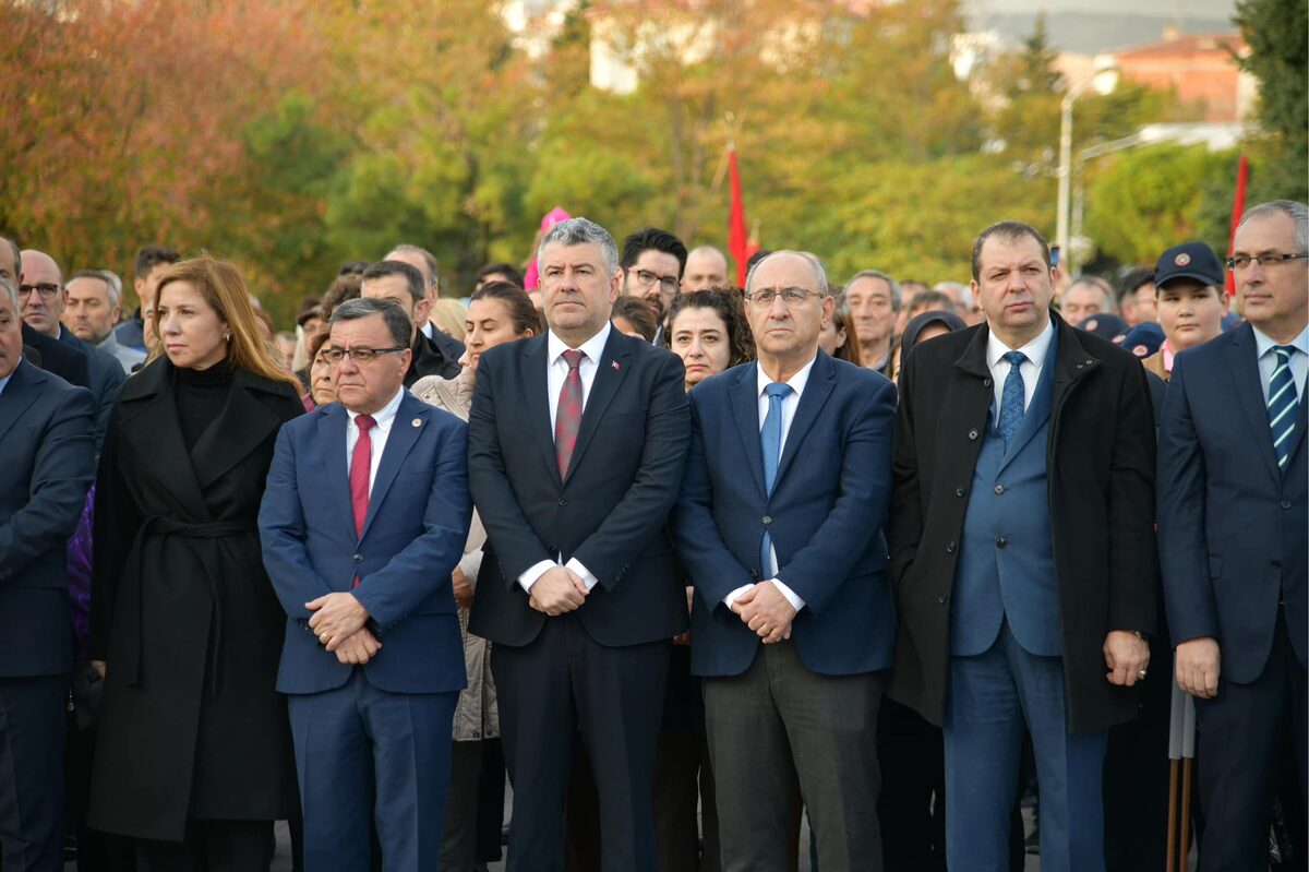 ATATÜRK’ÜN ANISINA KARESİ’DE DUYGU DOLU TÖREN