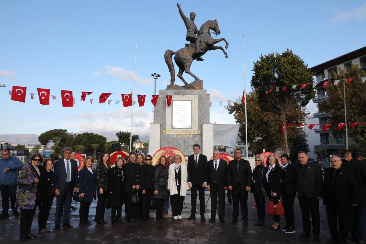 EDREMİT’TE ATA’YA SEVGİ, SAYGI VE MİNNET!