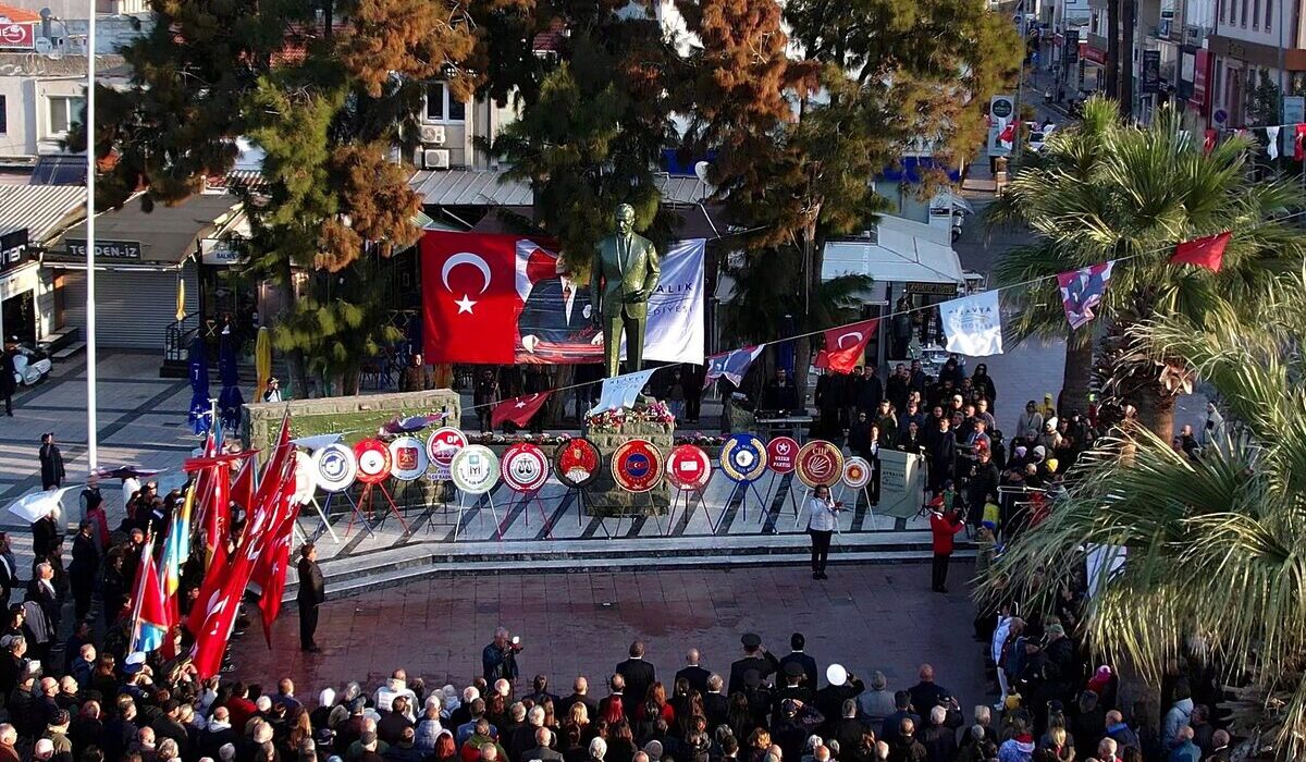 Ayvalık’ta Büyük Önder Atatürk’e Özlem Dolu Anma