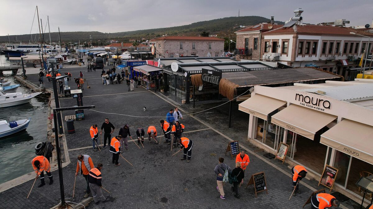 Ayvalikta yere cop ve izmarit atanlara yasaklar geliyor 1 - Marmara Bölge: Balıkesir Son Dakika Haberleri ile Hava Durumu