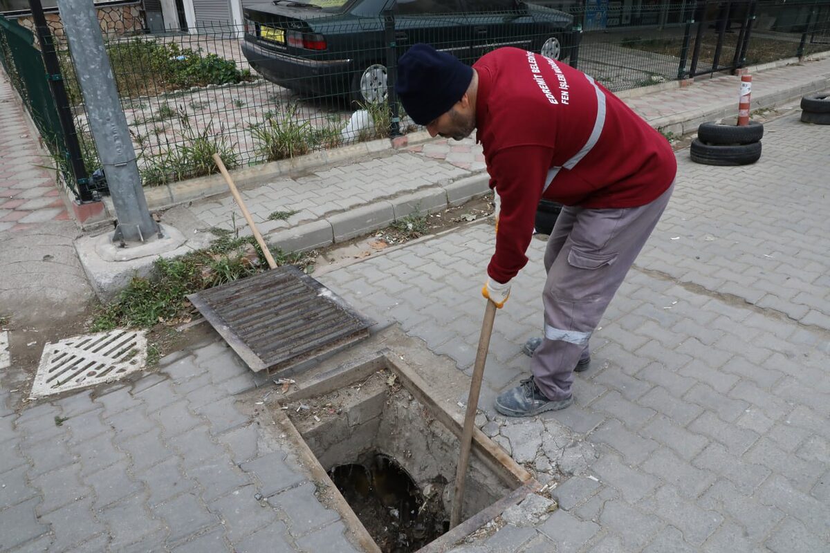 EDREMIT BELEDIYESI YAGISLARA KARSI ONLEM ALIYOR 1 - Marmara Bölge: Balıkesir Son Dakika Haberleri ile Hava Durumu