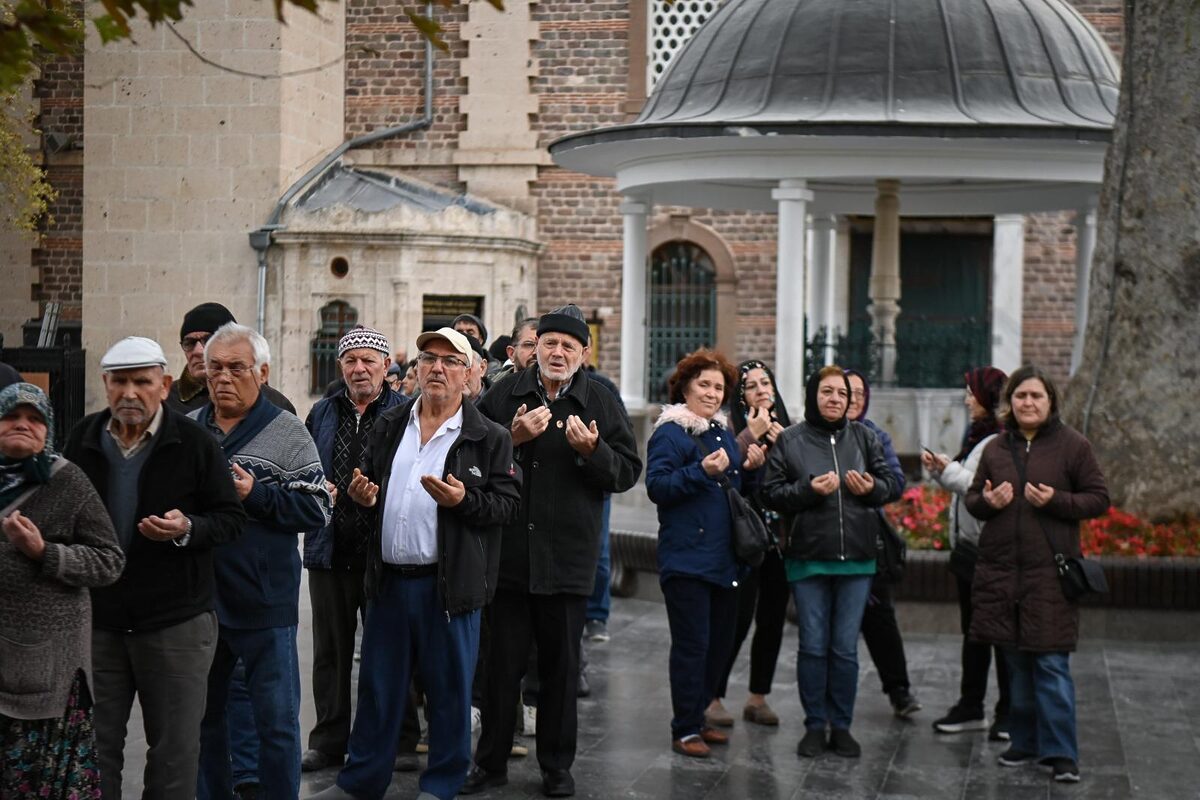 Atatürk’ün Hutbe Okuduğu Tek Camide Duygu Dolu Anma! 10 Kasım’da Zağnos Paşa’da Hüzün