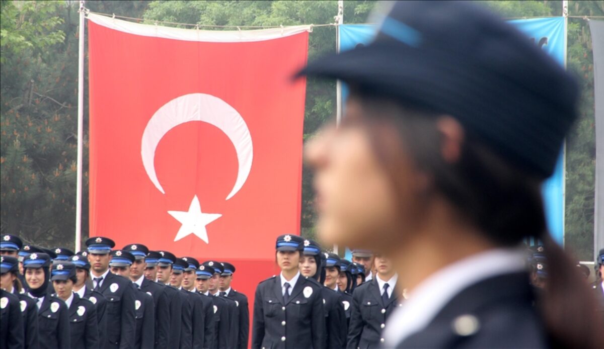 Polis olma hayali kuran