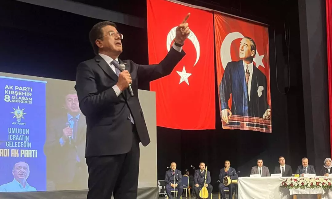 AK Parti’nin eski Ekonomi Bakanı Nihat Zeybekçi, Kırşehir’deki kongrede asgari