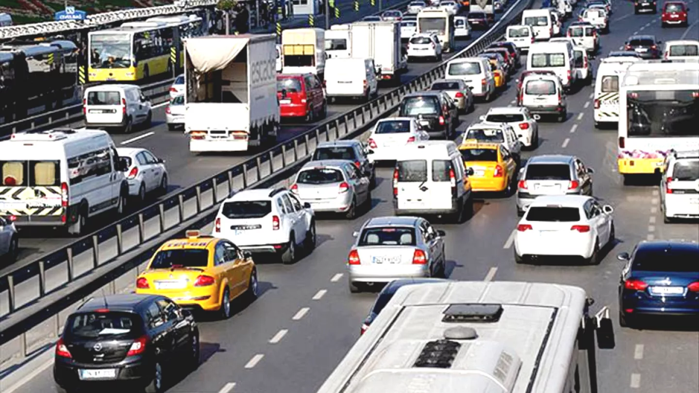 Bu Pazar Yola Çıkacaklar Dikkat! Bu yoğunluk trafiği felç edecek!