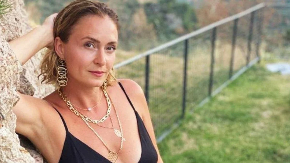 Ceyda Düvenci, Çanakkale Ahmetçe Köyü’nde doğayla iç içe bir taş