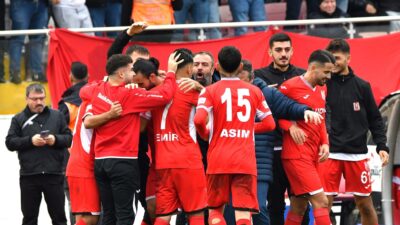 Balıkesirspor, 14. hafta maçında İnegöl Kafkasspor’u 2-0 mağlup ederek liderlik