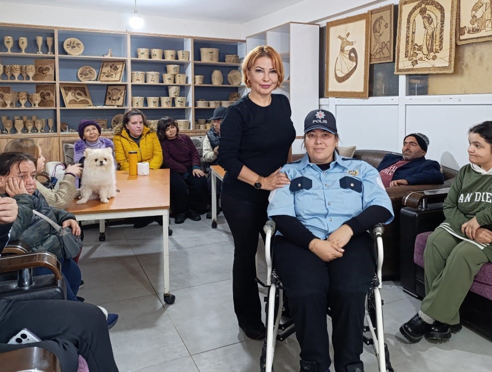 Balıkesir'in Ayvalık ilçesinde 30 yaşındaki ortopedik engelli Asuman Kavuncu'nun polis