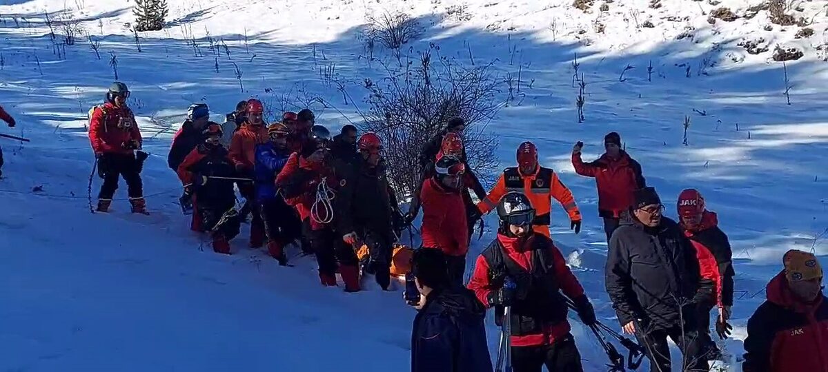 Erzurum Palandöken Dağı'nda çığ düşmesi sonucu 1 kişi hayatını kaybetti,