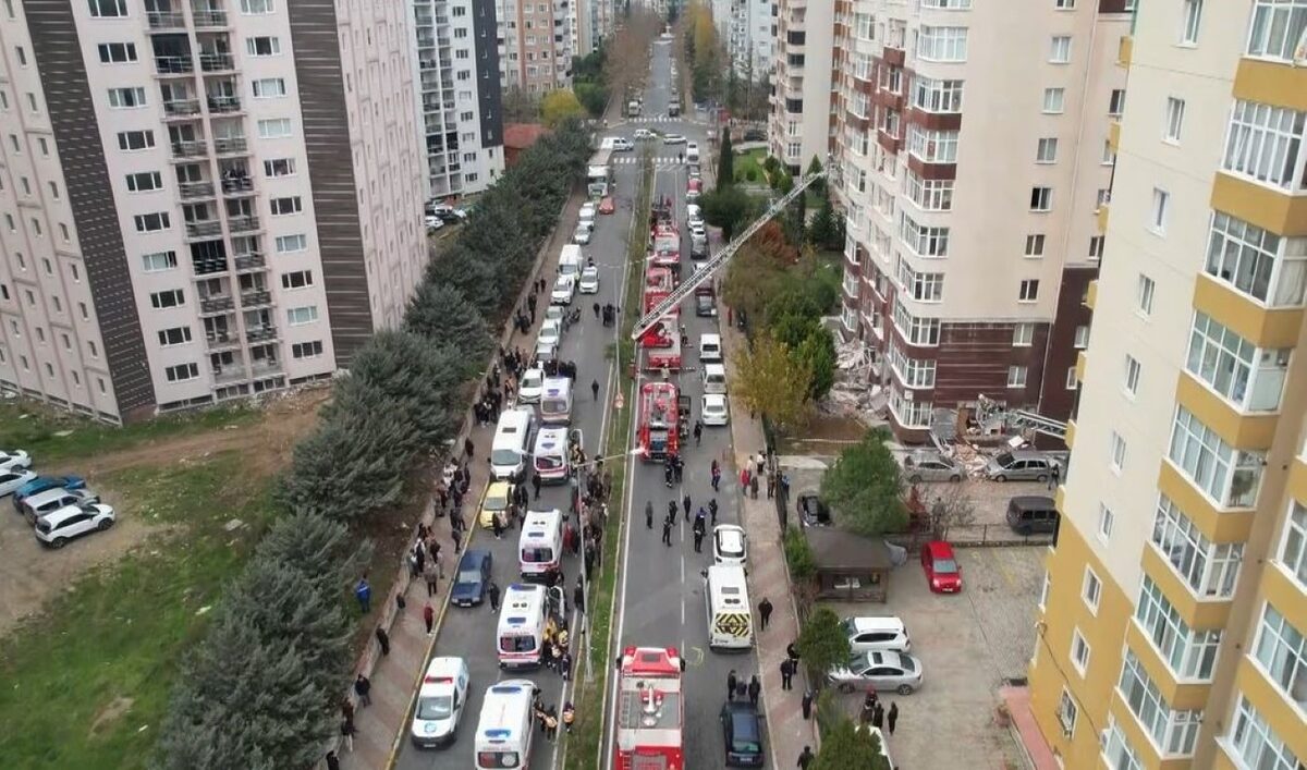 Beylikdüzü Adnan Kahveci Mahallesi’nde sabah saatlerinde meydana gelen doğalgaz patlaması,