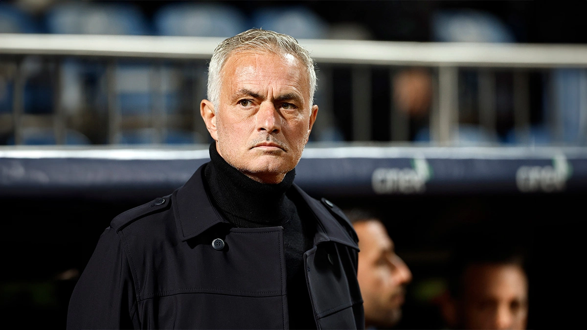 Fenerbahçe yönetimi, son haftalarda eleştirilen Jose Mourinho’nun takımın başında kalmasına