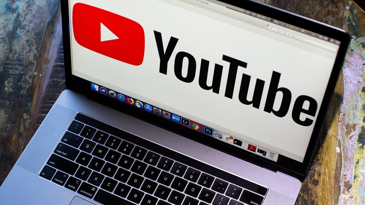 YouTube, izleme alışkanlıklarına göre rastgele video öneren "Bir Şeyler Oynat"