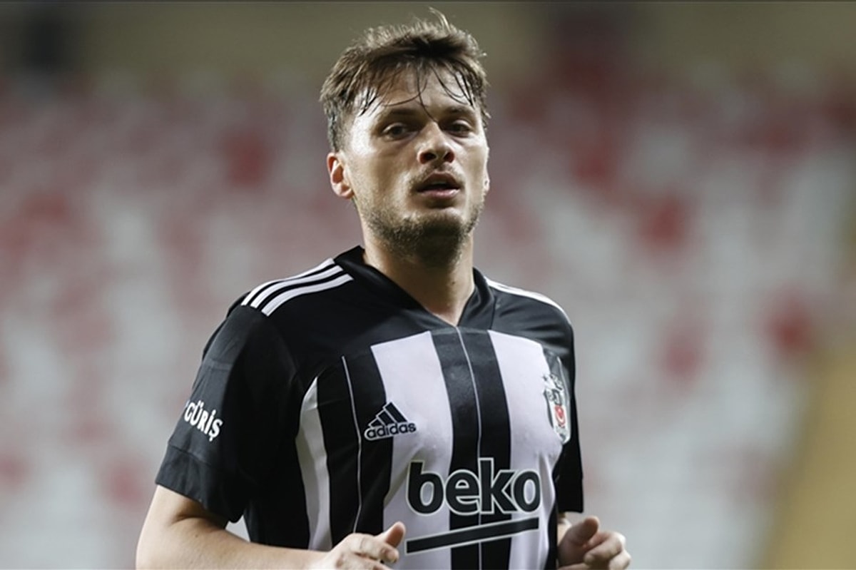 Beşiktaş ve Karagümrük formalarıyla Türkiye'de tanınan Adem Ljajic, yeniden Süper