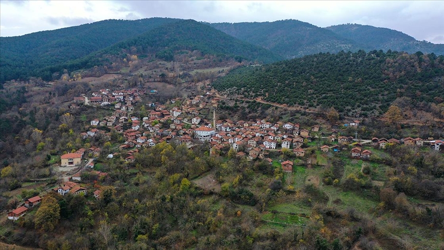 Balıkesir’de, yıllardır süregelen bir gelenek lokma dökme geleneği.  Lokma dökme