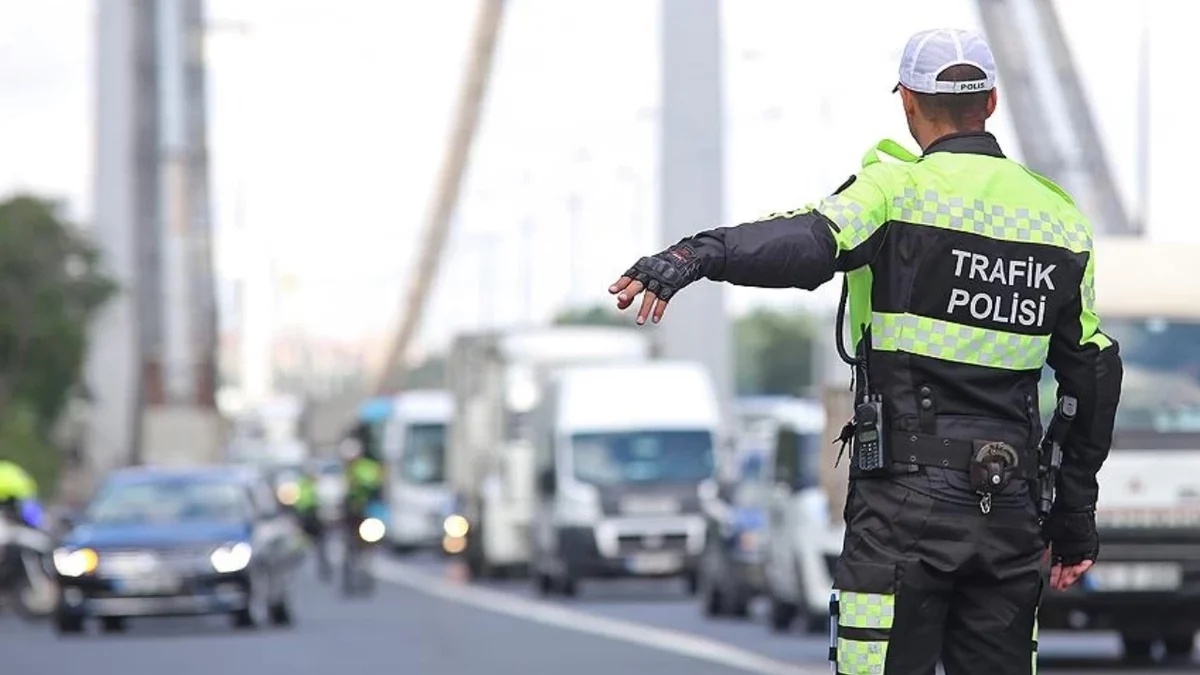 Trafik kurallarına uymayanları 2025’te ağır cezalar bekliyor. Çakar lamba ihlali