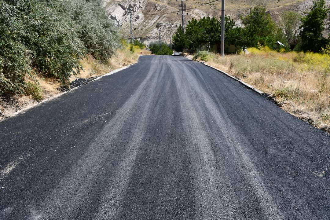 Bigadiç Belediyesi, ilçedeki yolları daha dayanıklı ve estetik bir hale