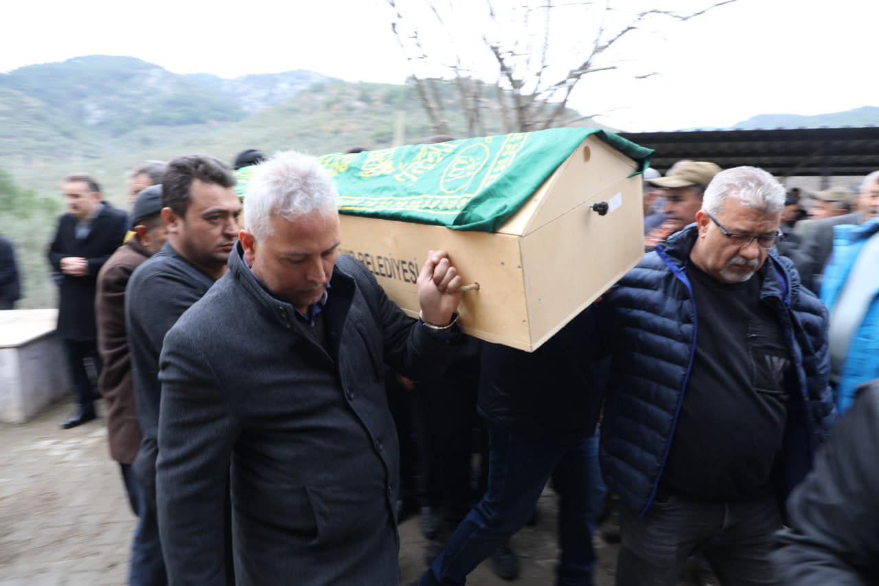 Edremit Belediye Başkanı Mehmet Ertaş, Dereli Mahallesi’nde yaşanan yangında hayatını