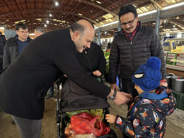 İvrindi Belediye Başkanı Önder Lapanta, Kapalı Pazar Yeri’ni ziyaret ederek