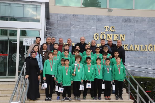 Gönen Belediyespor U12 Takımı, Balıkesir Ligi’nde sergilediği müthiş performansla şampiyonluk