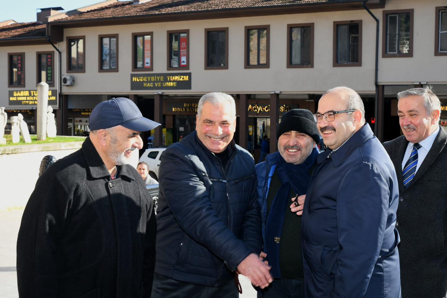 Balıkesir Valisi İsmail Ustaoğlu, Zağnos Paşa Camisi çevresindeki esnaf ve