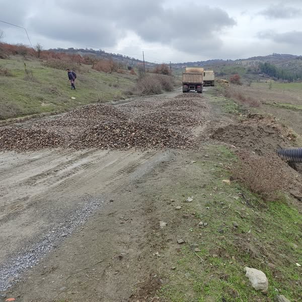 Bigadiç Belediyesi, Çekirdekli ve Babaköy mahalleleri arasında yürütülen arazi yolu