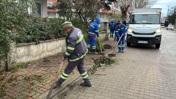 Gönen Belediyesi, ilçenin dört bir yanında temizlik ve bakım çalışmalarını