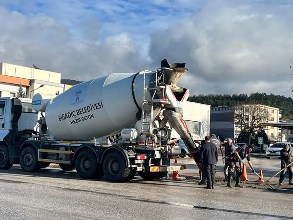 Bigadiç Devlet Hastanesi çevresinde doğalgaz çalışmalarının ardından başlatılan tamirat ve