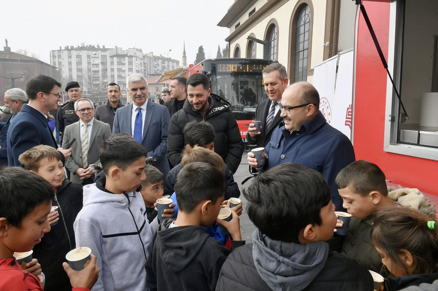 Balıkesir Valisi İsmail Ustaoğlu, Vakıflar Bölge Müdürlüğü tarafından düzenlenen Toplu