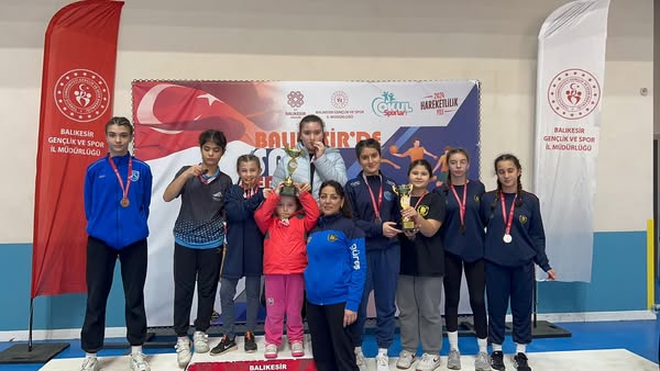 Susurluklu genç güreşçiler, U13 ve U15 Kızlar İl Şampiyonası’nda önemli