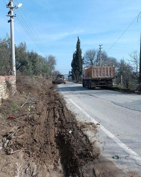 Bigadiç Belediye Başkanı Mustafa Göksel, Babaköy Mahallesi'nde devam eden çevre