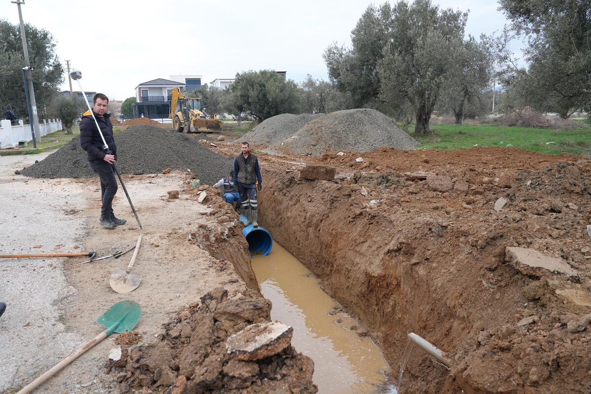 Burhaniye’nin İskele Mahallesi, Adyar Mevkii’nde yaşanan kanalizasyon hattı arızaları, bölgedeki