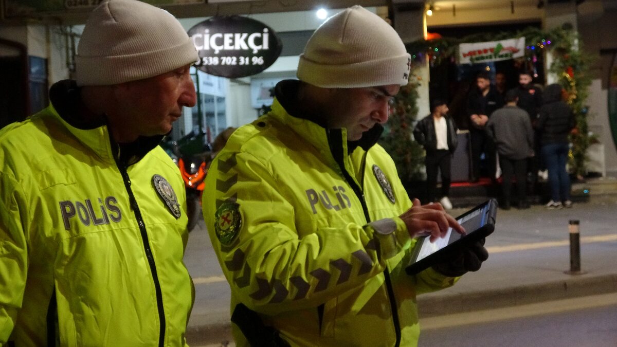 Keçiborlu'dan kız arkadaşına sürpriz yapmak için Isparta'ya gelen Mustafa Sökmen,