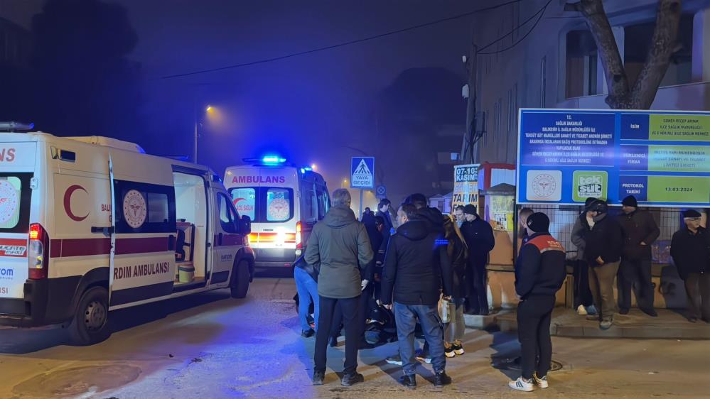 Balıkesir’in Gönen ilçesinde, Kızılay Caddesi ile Mehmet Efendi Caddesi kavşağında