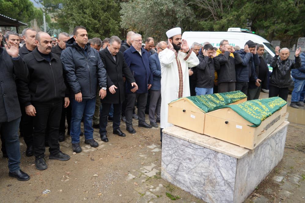 Balıkesir'in Edremit ilçesinde, Dereli Mahallesi'nde bir köy evinde çıkan yangında