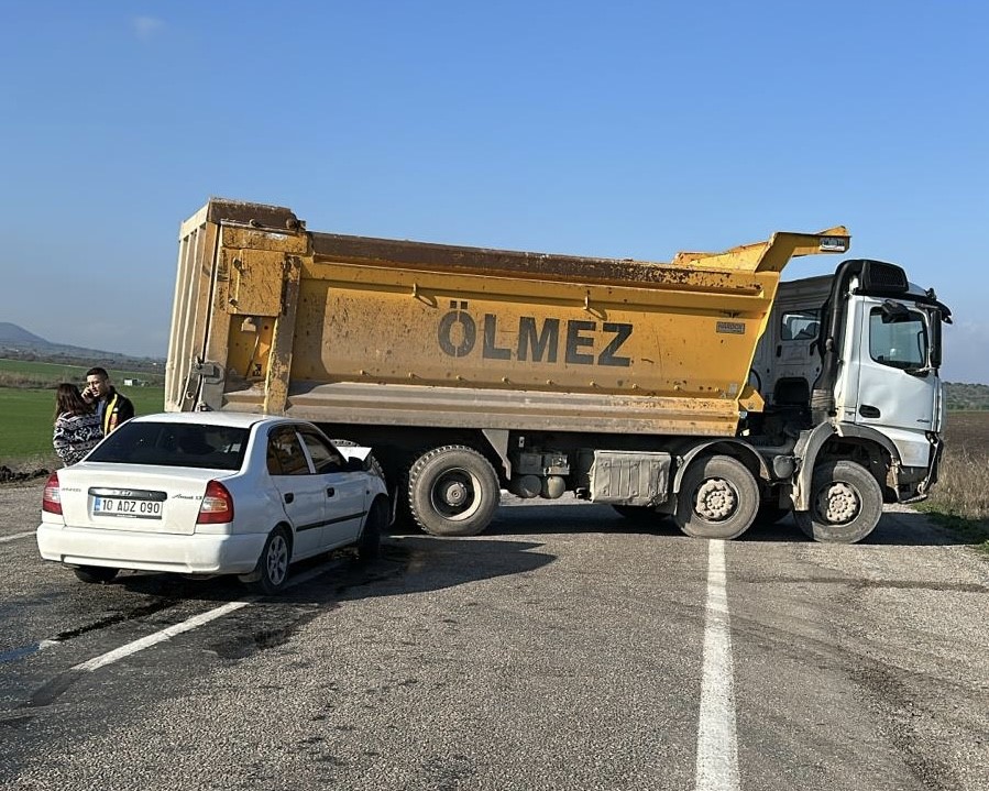 Balıkesir’in Gönen ile Manyas ilçesi arasında meydana gelen trafik kazasında,