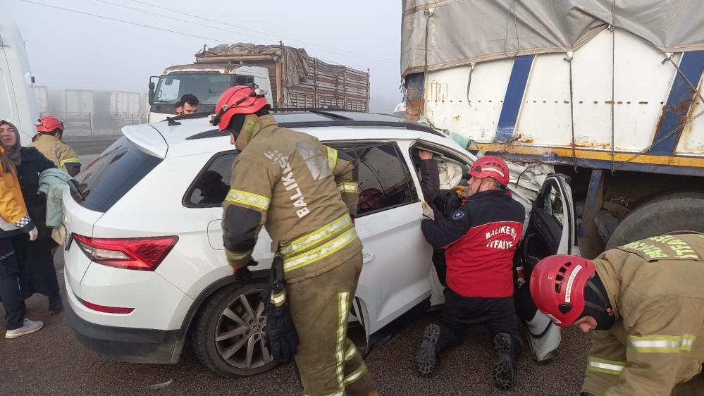 Bandırma-Bursa karayolu Akçapınar yol ayrımında trafik kazası meydana geldi. Feci