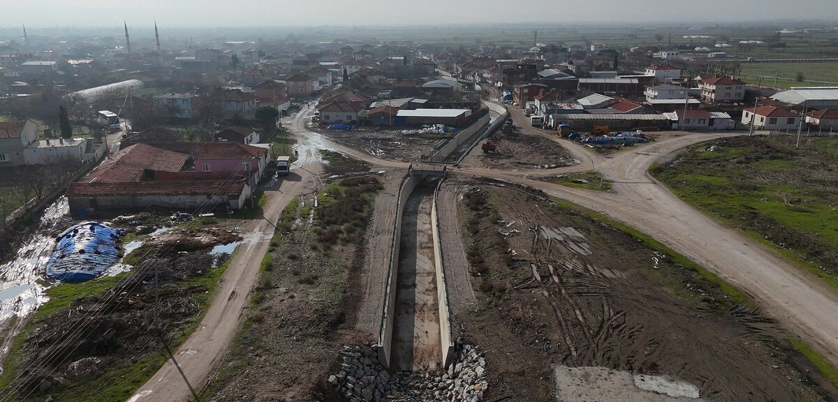 Altıeylül ilçesinde gerçekleştirilen taşkın kontrol projeleri, bölgedeki taşkın riskini azaltarak