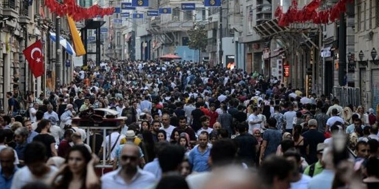 Türkiye'nin en kalabalık ilçeleri açıklandı. İstanbul'un Esenyurt ilçesi, 2023'te 978