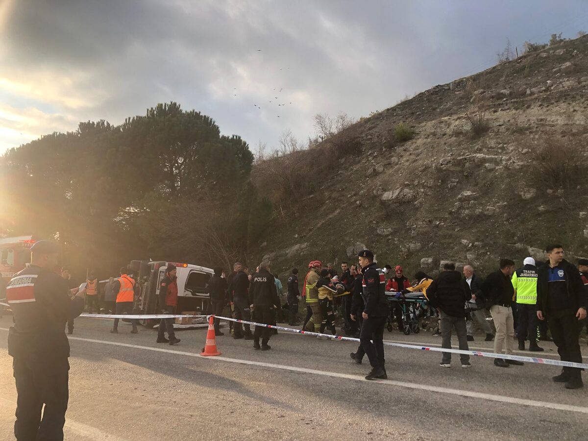 Kepsut-Balıkesir yolunda meydana gelen trafik kazası tüm Edremit’i yasa boğdu.