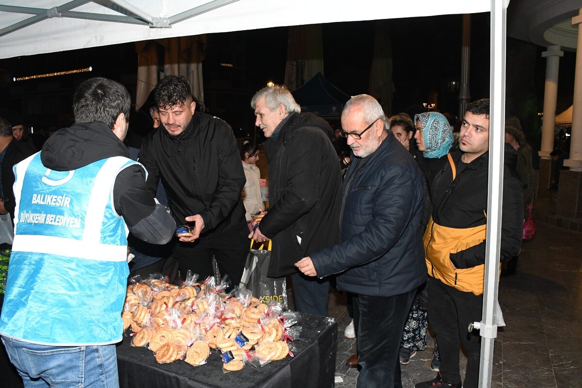 Balıkesir Büyükşehir Belediyesi, Miraç Kandili’nde 20 ilçede lokma hayrı gerçekleştirerek,